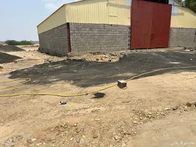 حوش مع مستودع بمساحة 9500 0