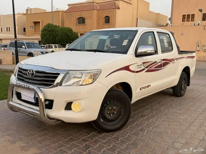تويوتا هايلوكس 2015 غمارتين GLX سعودي مخزنه شبه اصفار 1