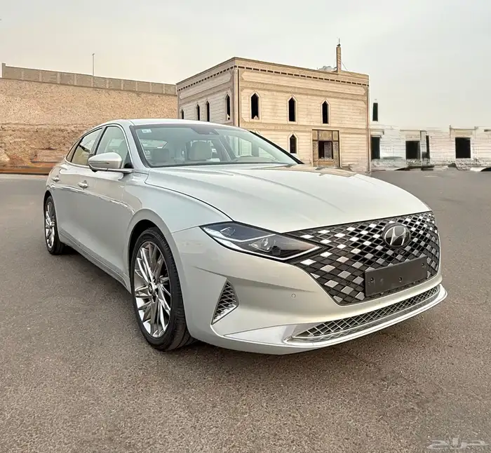 ازيرا 2020 اعلا مواصفات بدون بنورما بحالة الوكاله للبيع 7