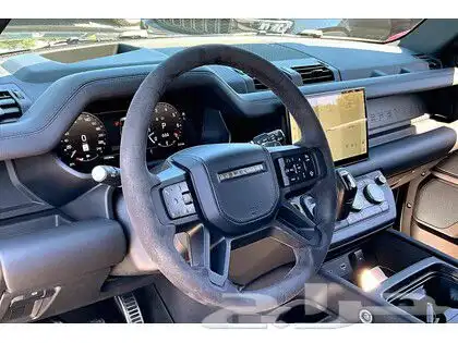 2023 Land Rover Defender 110 V8 10
