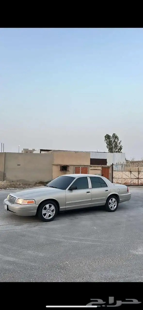 البيع فورد كروان فكتوريا 2011 3