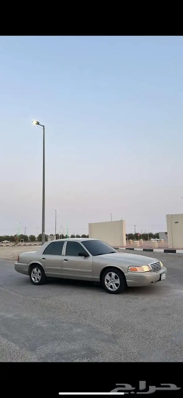 البيع فورد كروان فكتوريا 2011 7