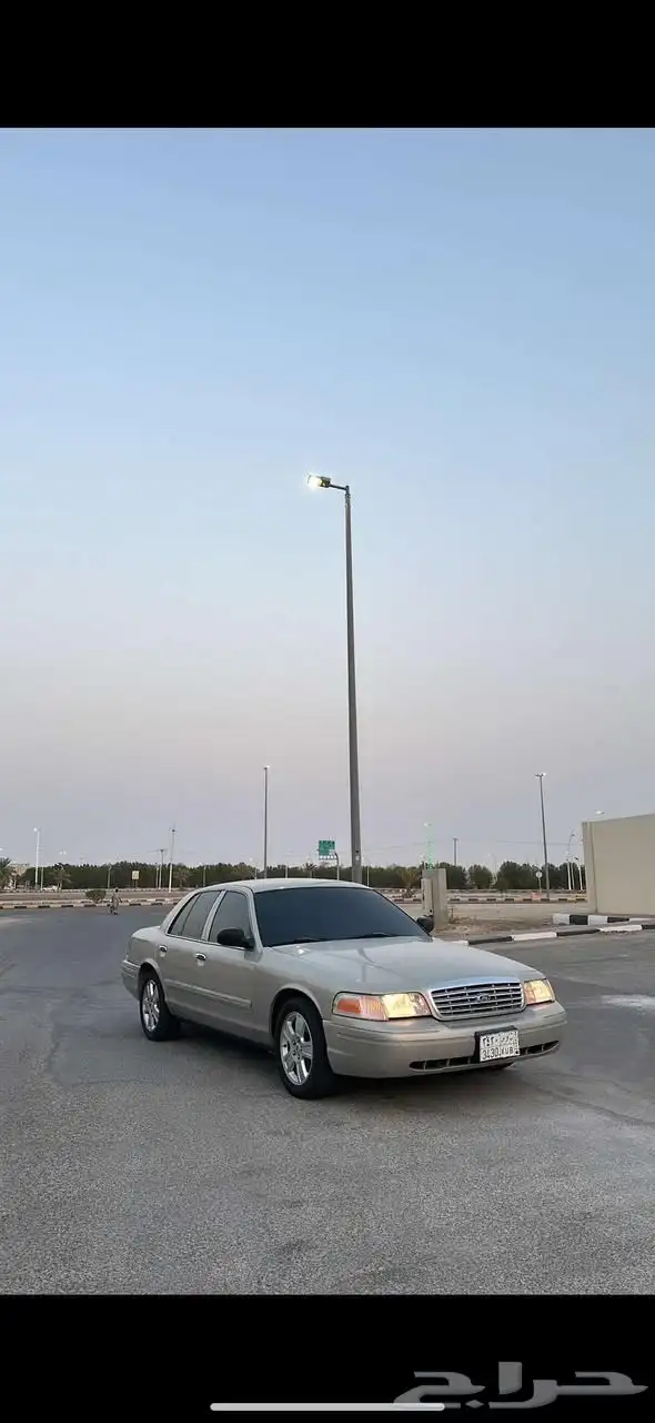 البيع فورد كروان فكتوريا 2011 0
