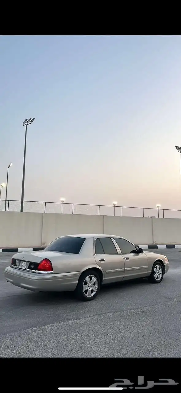 البيع فورد كروان فكتوريا 2011 2