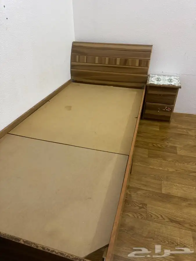 غرفة 2سرير معى دولاب خشبها قوي و اصلي 1