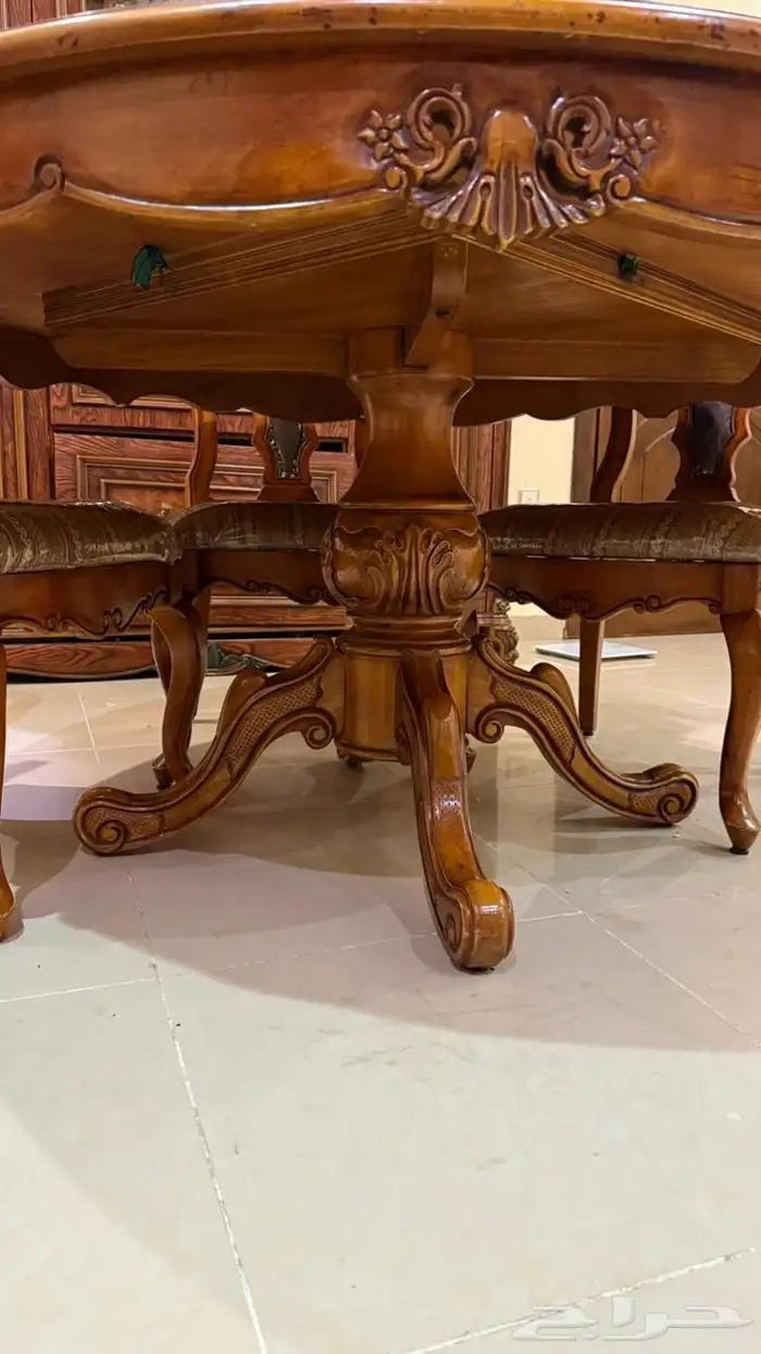 طاولة دائرية و فاترينا صحون للبيع 5