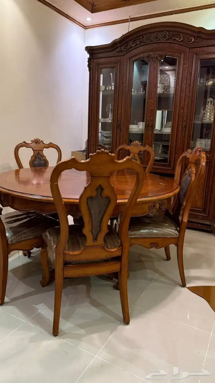 طاولة دائرية و فاترينا صحون للبيع 3