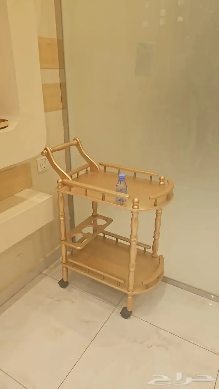 شاشة وأثاث للبيع 0
