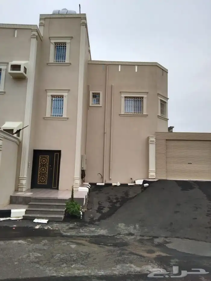 دور وثلاث شقق 0