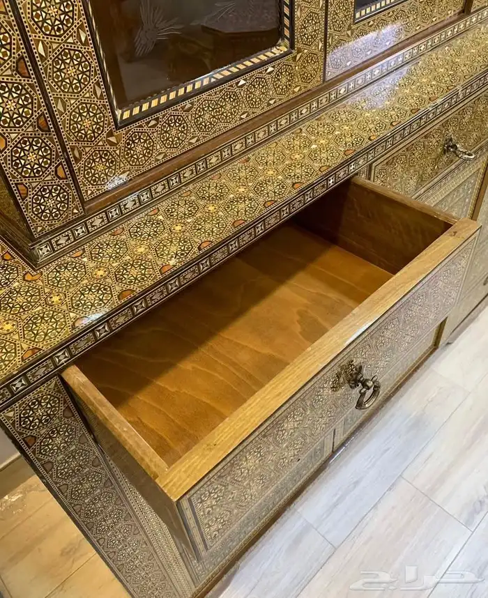 فاترينا شغل دمشقي موزاييك مطعم بالصدف انتيك وزجاج مشغول 7