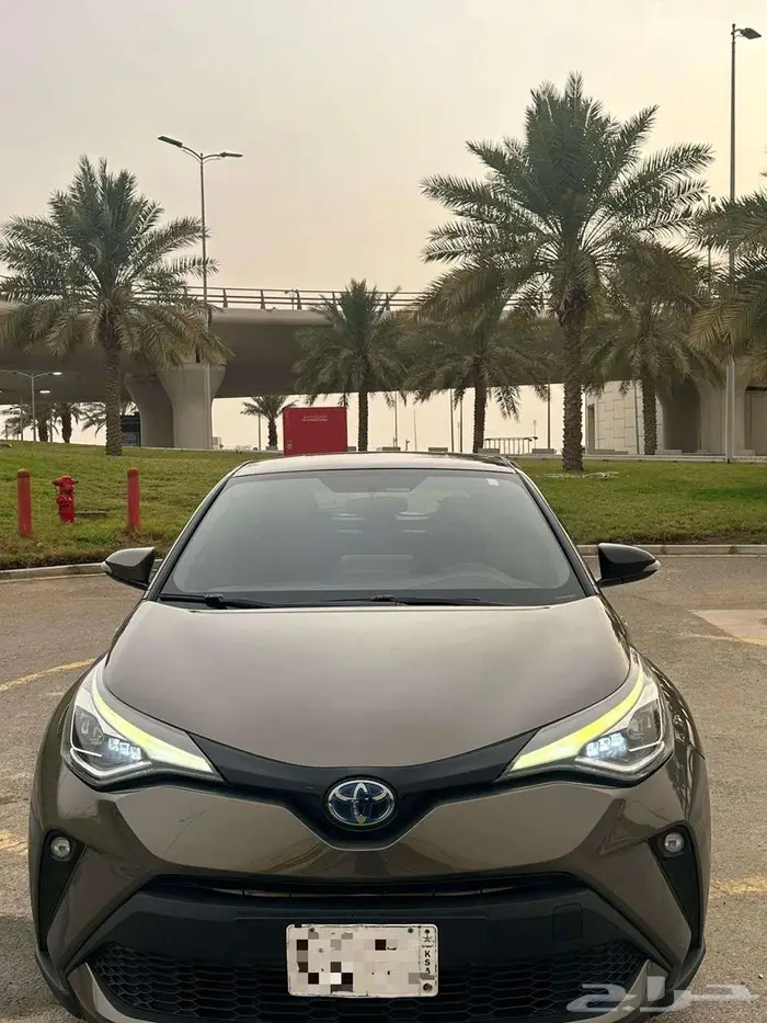 سيارة C-HR تويوتا 2020 هايبرد (هجين) 8