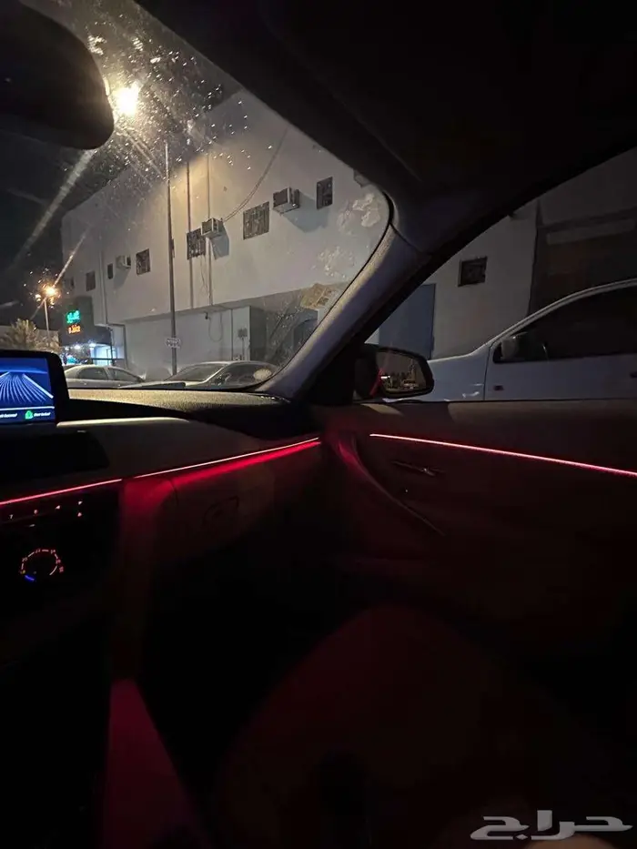 BMW 320i موديل 2015 8