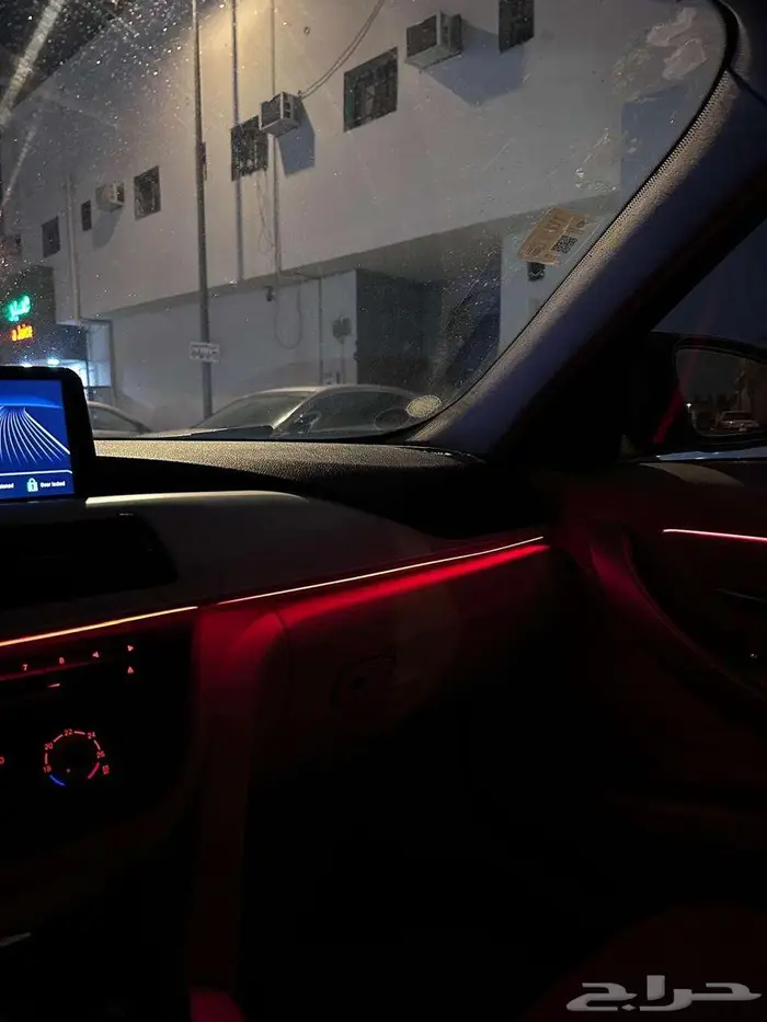 BMW 320i موديل 2015 10