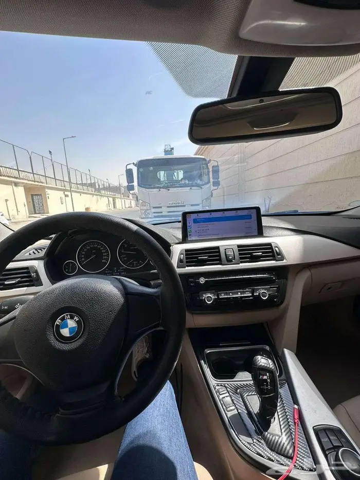 BMW 320i موديل 2015 1