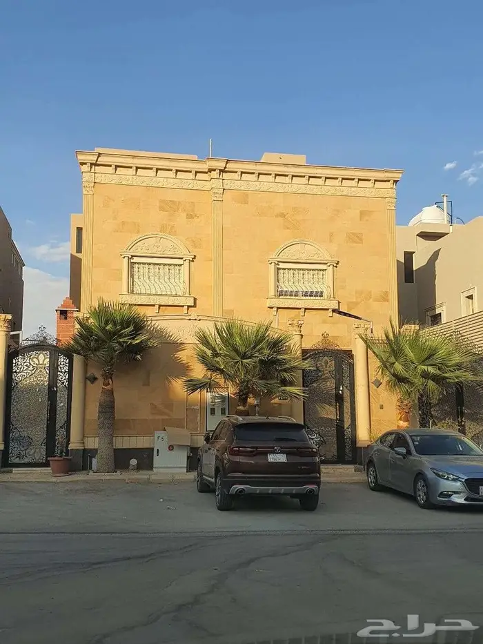 للبيع فيلا مع شقة بالياسمين البناء شخصي 0