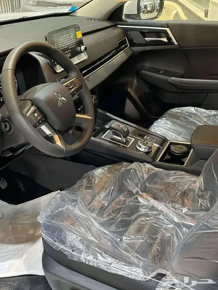 ميتسوبيشي اوتلاندر 4 4 نص فل فل كامل 7 راكب 2025 بنوك 12