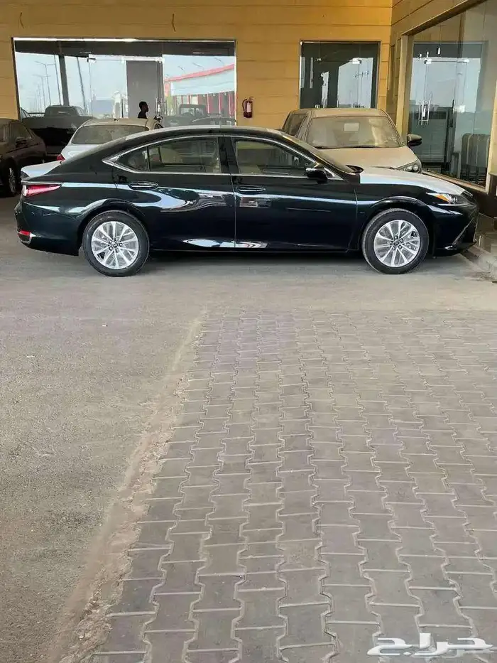 لكزس ES 250 فئه AA موديل 2025 متوفر لدى الحسن 3