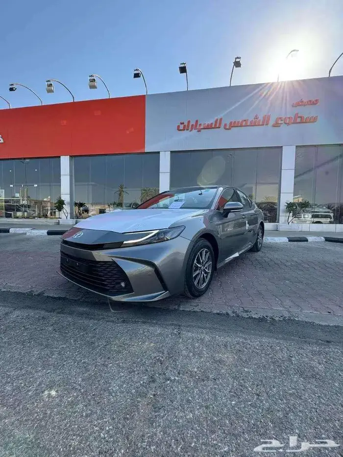 تويوتا كامري E ستاندر بنزين 2025 بالنقد والتقسيط 0