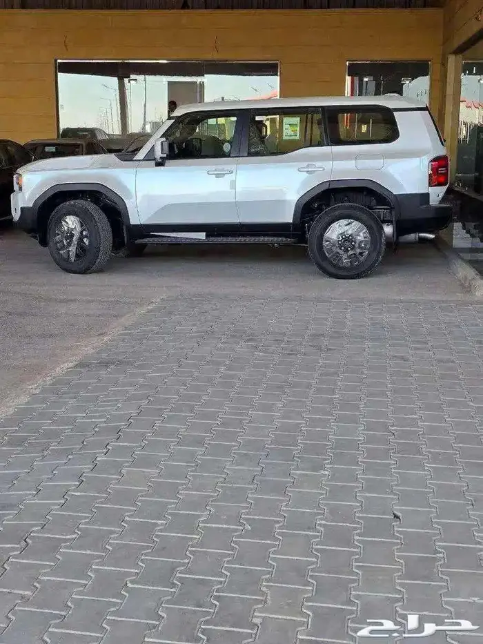 تويوتا برادو TXL1 بنزين 2025 متوفر لدى الحسن 1