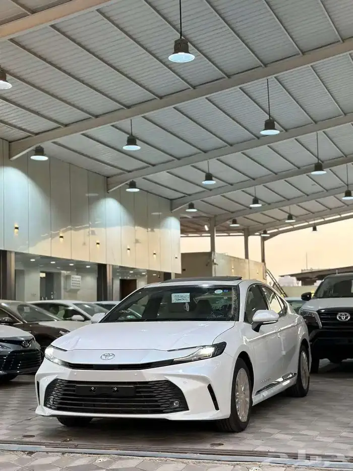 تويوتا كامري LE بنزين 2025 1
