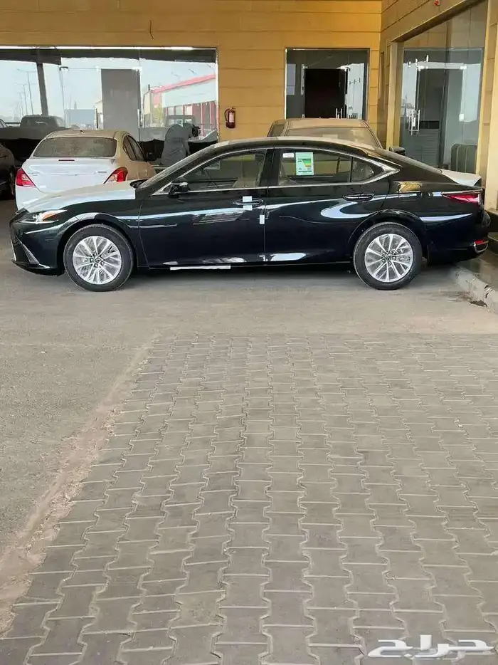 لكزس ES 250 فئه AA موديل 2025 متوفر لدى الحسن 1
