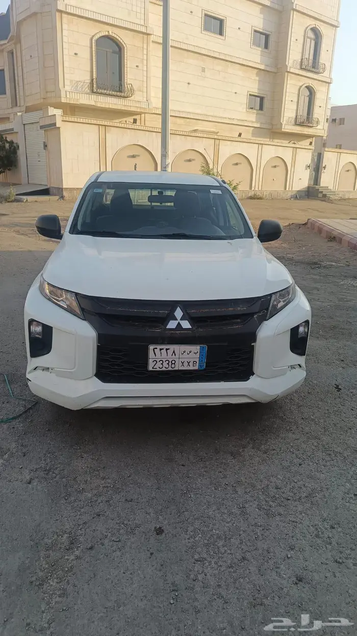 وانيت متسوبيشي 4