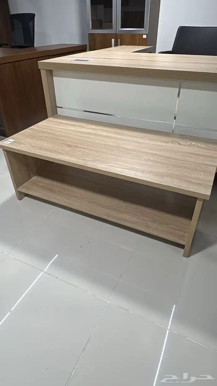 طاولة مكتب مع سكرتارية ووحدة أدراج 1