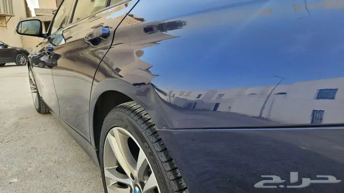 BMW 318i نظيفة جدا للبيع 9