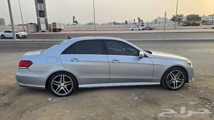 لبيع  مرسيدس E300 2014   بحالة ممتازة 7