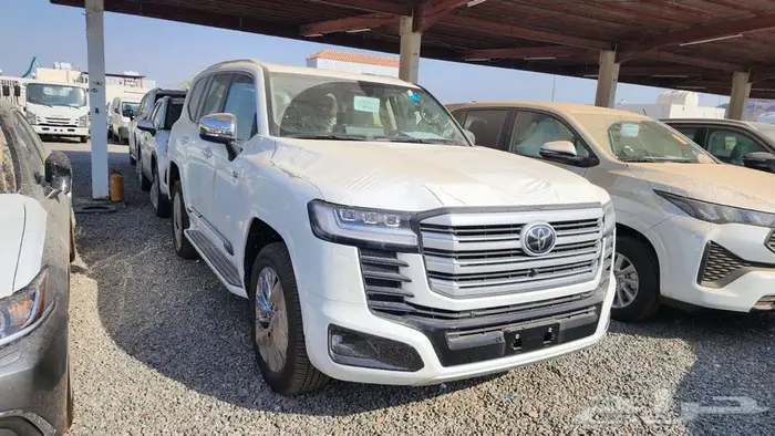 تويوتا لاندكروز VXR هايبرد 2025 3