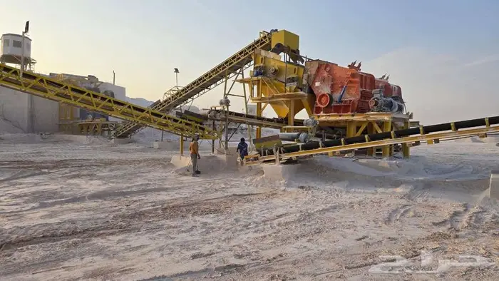 للإيجار كسارة حجر بمجمع الصمان بالاحساء 1