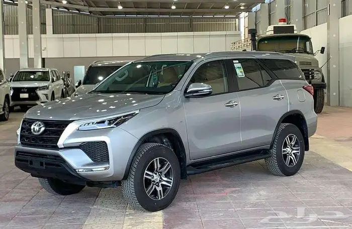 تويوتا فورشنر 2024 ديزل2.4 4x4 فضي 4