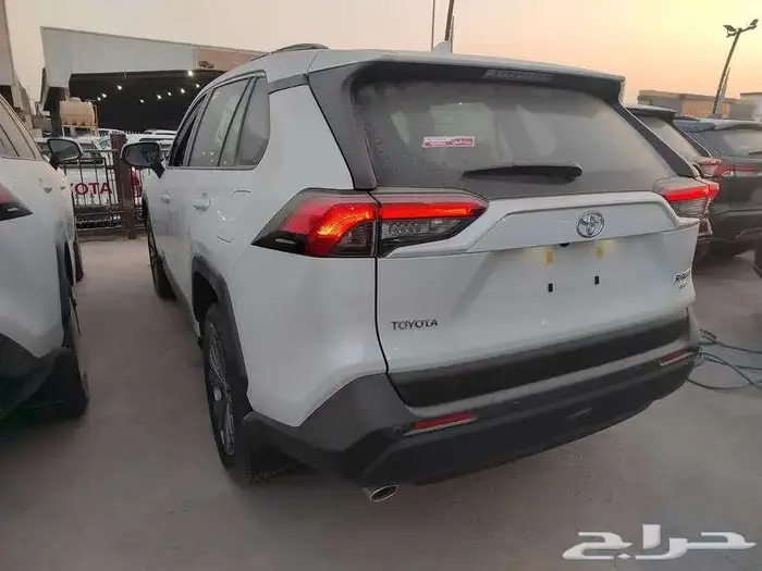 تويوتا راف فور XLE 2025 نص فل 5