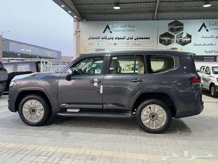 تويوتا لاندكروزر VX هايبرد 2025 5
