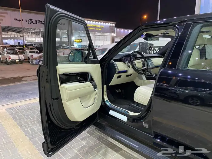 رينج روفر 2023 اوتوبيوجرافي اسود سعودي ماشية 71000كم 29