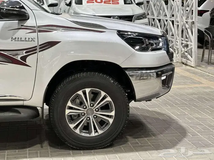 تويوتا هايلكس SGLXغمارتين فل2.7 بنزين دبل 2025 3