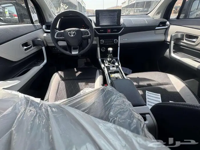 تويوتا فيلوز فل كامل 1500 cc اسود موديل 2025 4