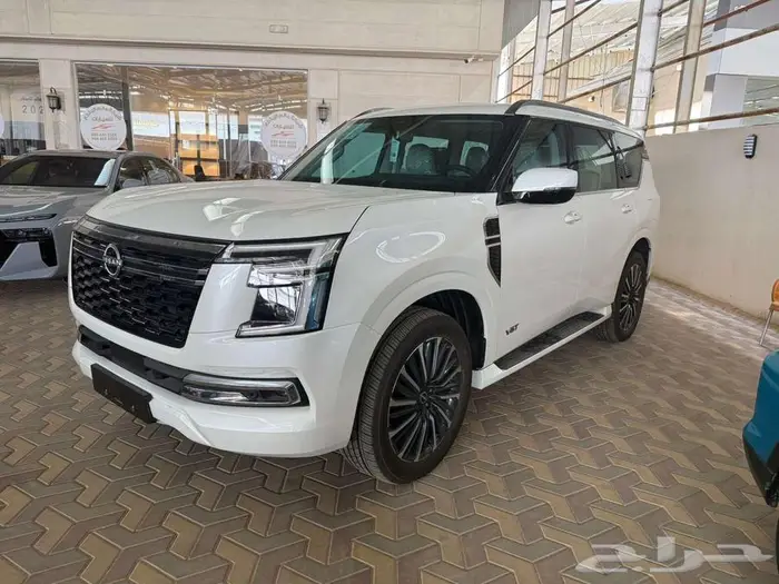 نيسان باترول بلاتنيوم فل موديل 2025 سقف أسود ممشى 4700 كم 1