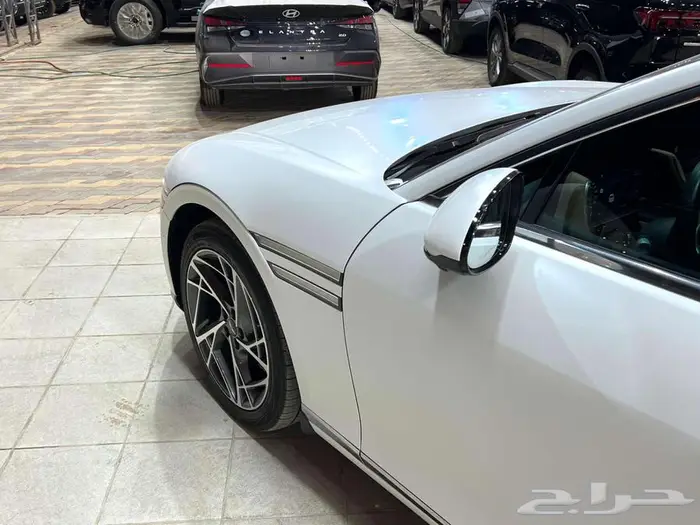 جنسس G90 2023 9