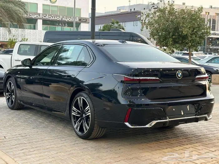 بي ام دبليو الفئه 735 اي-2024 مستخدم 3