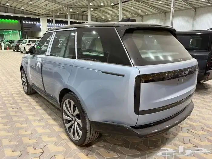 رنج روفر HSE V8 موديل 2025 - داخلي أوف وايت - 2