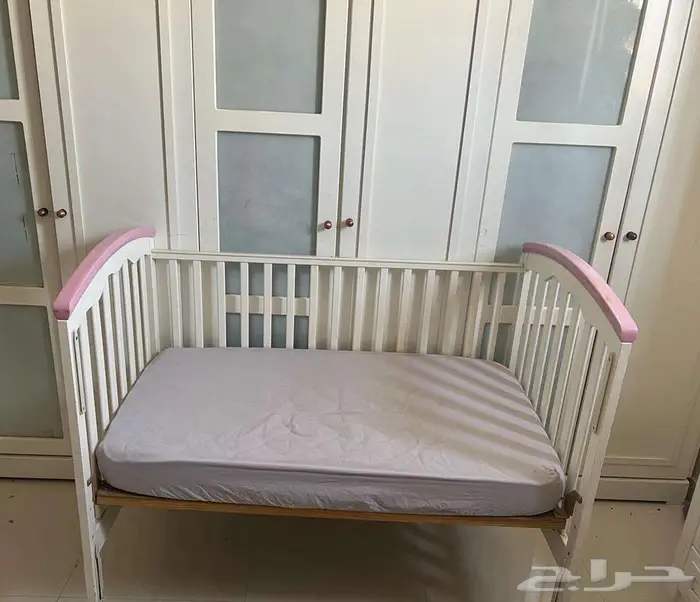 الخرج سرير اطفال مع المرتبة 1