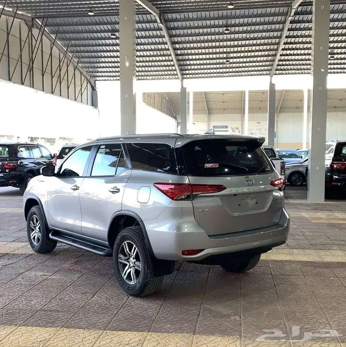 تويوتا فورشنر 2024 ديزل2.4 4x4 فضي 5