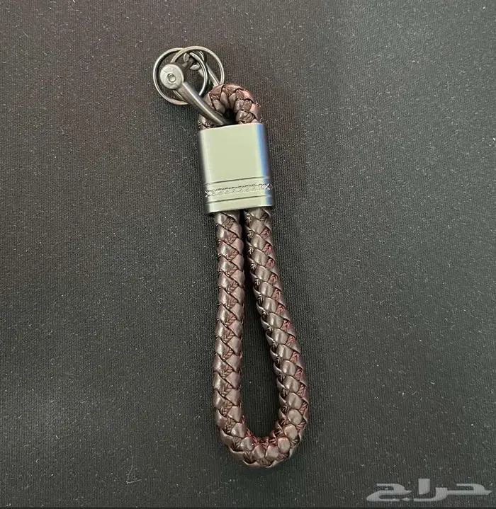 ميدالية مفاتيح جلد مخيط و معدن تصميم مميز تقبل التعديل جديدة 0
