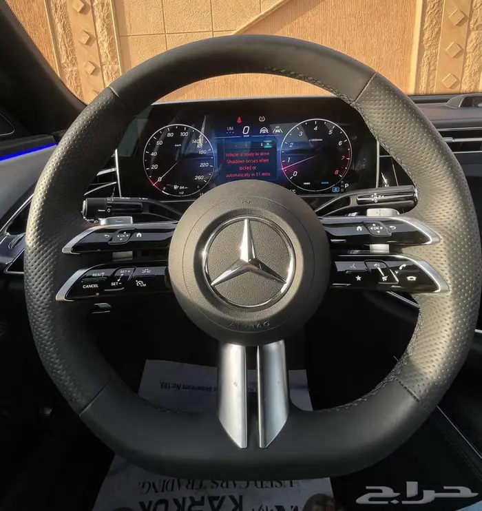 E300 2024 مرسيدس اسود اصفار 9