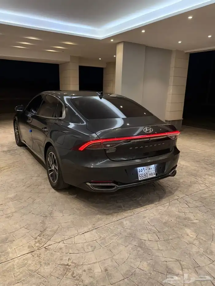 ازيرا 2020 ( بنزين 4V ) مواصفات الفل بحالة الوكالة 4