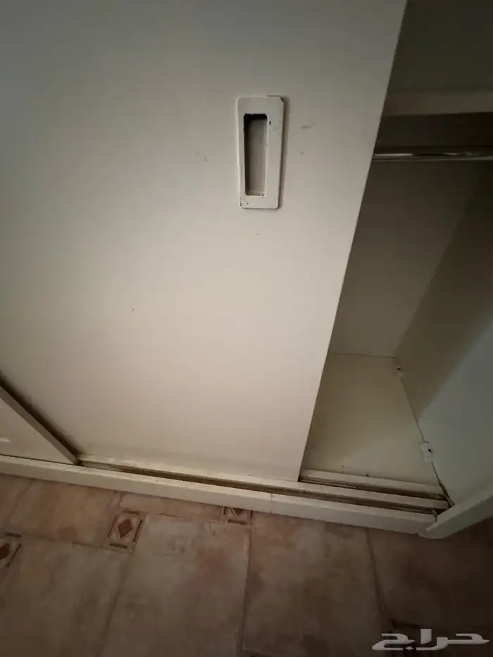 فرصه لاتعوض للبيع دولاب خشبي أبيض سحاب من ثلاث أقسام مناسب 5