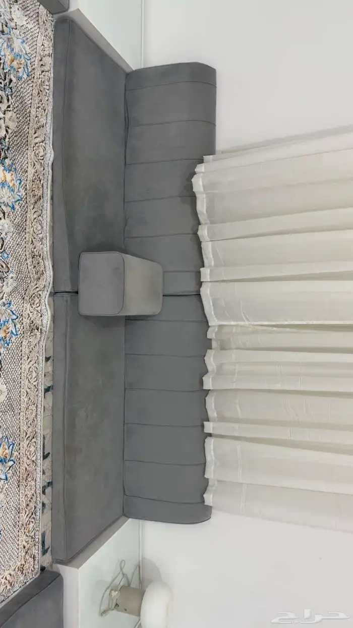 كنب ارضي للبيع مع طاولات الزوايا والستاره 400 2