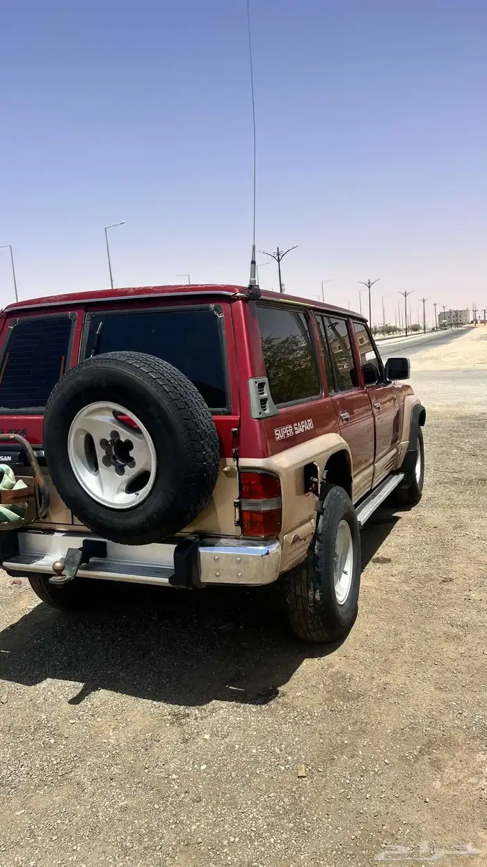 نيسان عليه مكينة لكزز  400 4