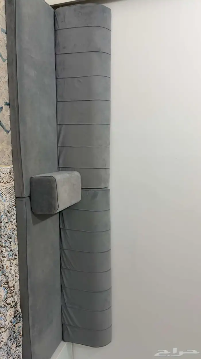 كنب ارضي للبيع مع طاولات الزوايا والستاره 400 1